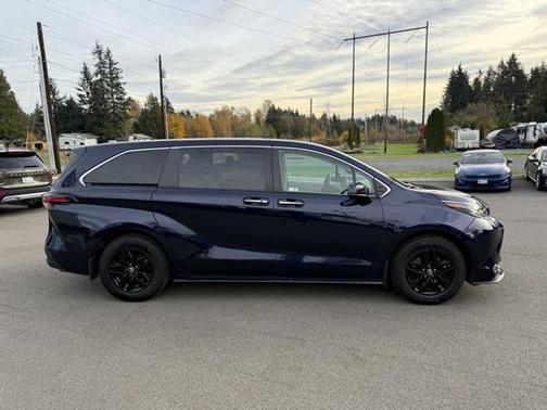 2021 Toyota Sienna LE