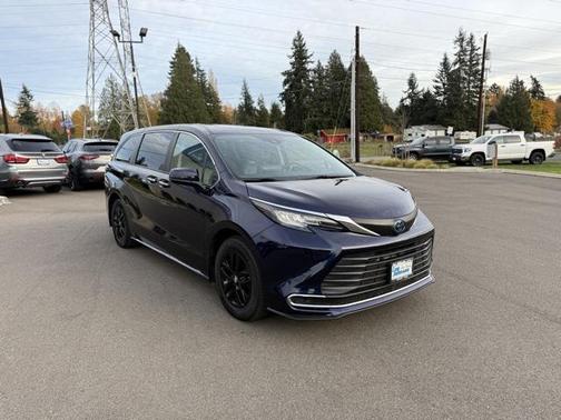 2021 Toyota Sienna LE