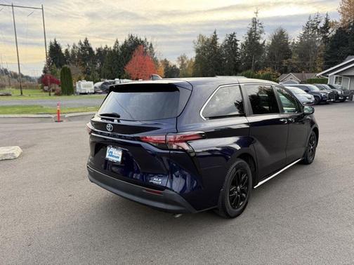 2021 Toyota Sienna LE