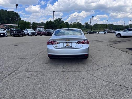 Silver Ice Metallic 2020 Chevrolet Malibu FWD LT