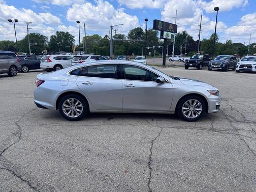 Silver Ice Metallic 2020 Chevrolet Malibu FWD LT