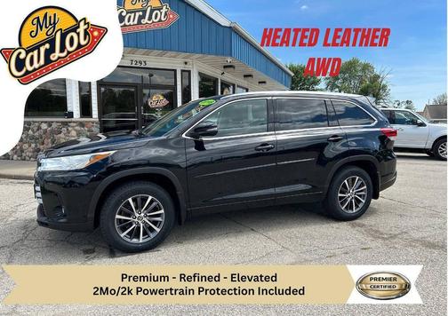 Midnight Black Metallic 2018 Toyota Highlander SE