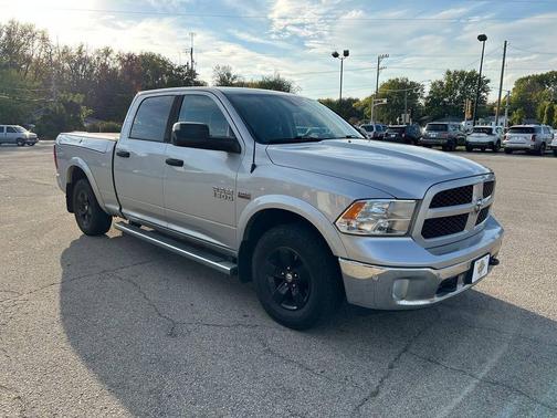 2016 RAM 1500 SLT