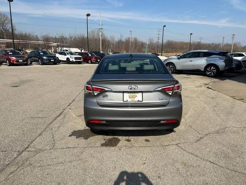 2017 Hyundai SONATA Hybrid Limited