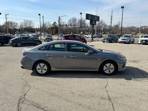 2018 Hyundai SONATA Hybrid SE