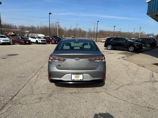 2018 Hyundai SONATA Hybrid SE