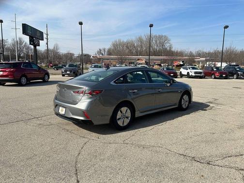 2018 Hyundai SONATA Hybrid SE
