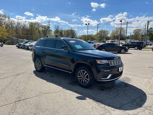 Diamond Black Crystal Pearl Coat 2018 Jeep Grand Cherokee Summit
