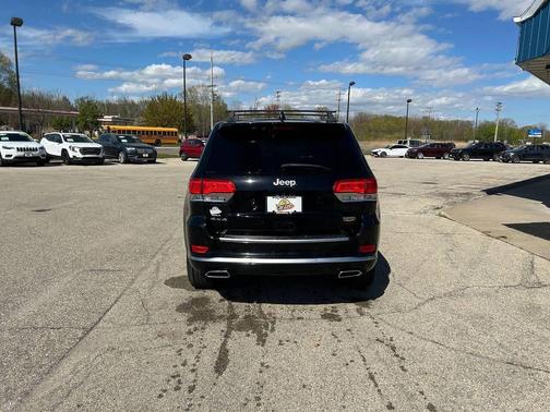 Diamond Black Crystal Pearl Coat 2018 Jeep Grand Cherokee Summit