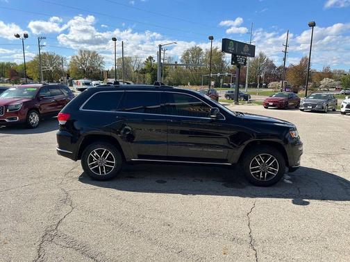 Diamond Black Crystal Pearl Coat 2018 Jeep Grand Cherokee Summit