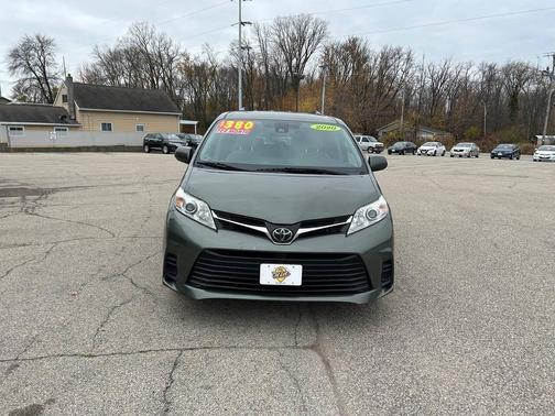 2020 Toyota Sienna LE