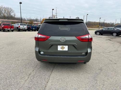 2020 Toyota Sienna LE