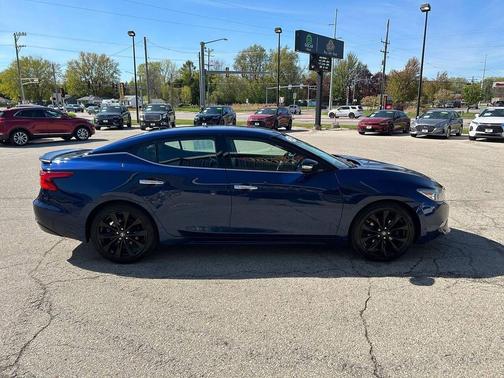 Deep Blue Pearl 2017 Nissan Maxima 3.5 SR