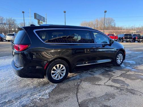 2018 Chrysler Pacifica Touring-L