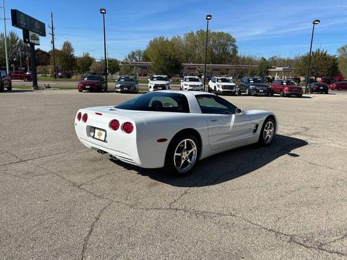 Arctic White 2004 Chevrolet Corvette Base