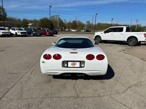 Arctic White 2004 Chevrolet Corvette Base