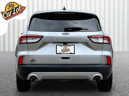 Iconic Silver 2022 Ford Escape SE