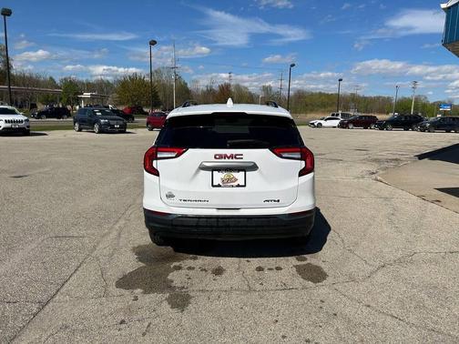 White Frost Tricoat 2022 GMC Terrain AT4