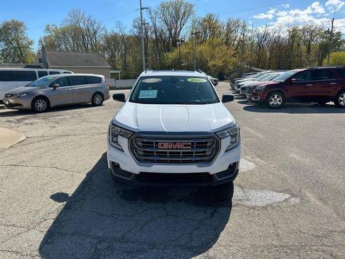 White Frost Tricoat 2022 GMC Terrain AT4