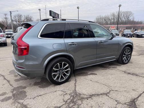 2019 Volvo XC90 T6 Momentum