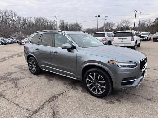 2019 Volvo XC90 T6 Momentum