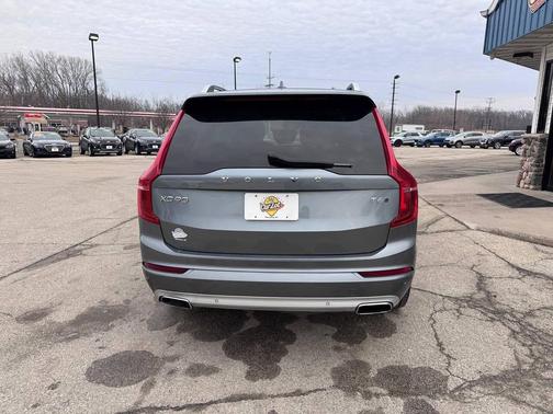 2019 Volvo XC90 T6 Momentum