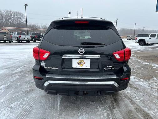 2017 Nissan Pathfinder Platinum