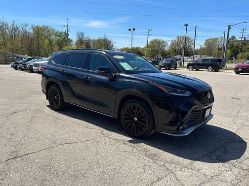 Midnight Black Metallic 2023 Toyota Highlander XSE