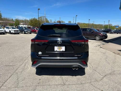 Midnight Black Metallic 2023 Toyota Highlander XSE