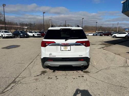 Summit White 2017 GMC Acadia SLE-2