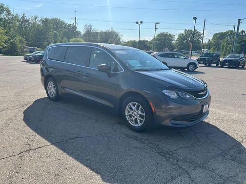 Granite Crystal Metallic Clear Coat 2017 Chrysler Pacifica Touring
