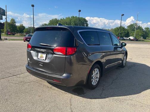 Granite Crystal Metallic Clear Coat 2017 Chrysler Pacifica Touring