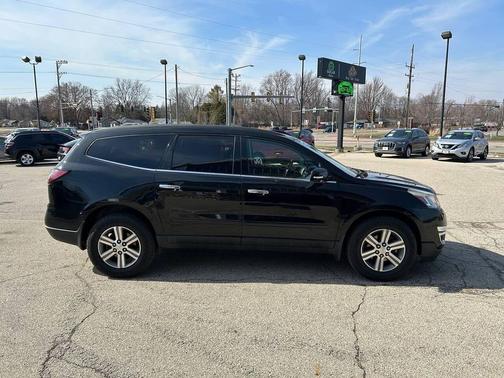 Mosaic Black Metallic 2016 Chevrolet Traverse 2LT