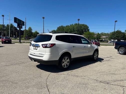 White 2015 Chevrolet Traverse 1LT