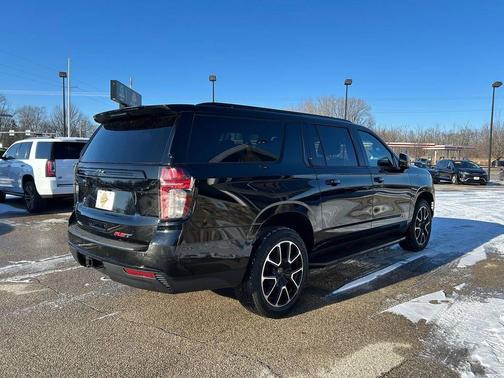 2023 Chevrolet Suburban RST