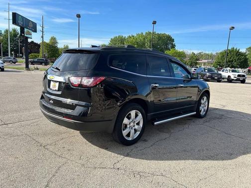 Mosaic Black Metallic 2016 Chevrolet Traverse 1LT