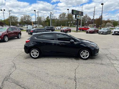 Black 2019 Chevrolet Cruze LT