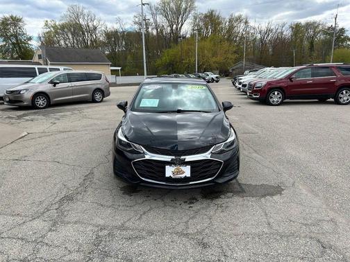 Black 2019 Chevrolet Cruze LT