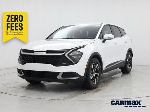 White 2023 Kia Sportage EX