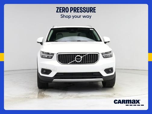White 2022 Volvo XC40 T5 Inscription