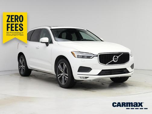 White 2018 Volvo XC60 T6 Momentum