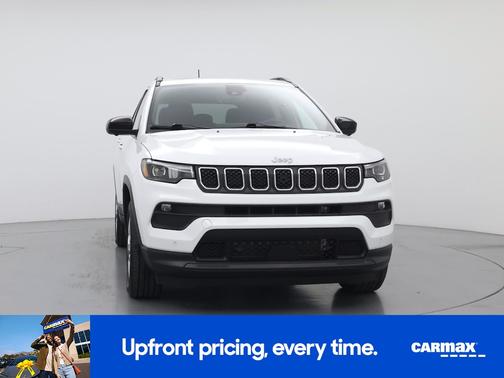 White 2023 Jeep Compass Latitude Lux