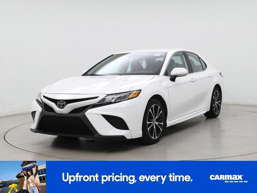 White 2019 Toyota Camry SE