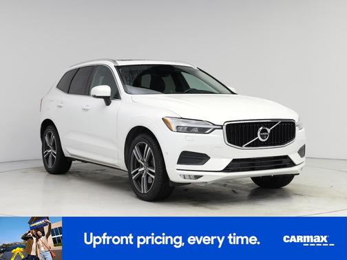 White 2018 Volvo XC60 T6 Momentum