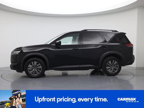 Black 2024 Nissan Pathfinder SV