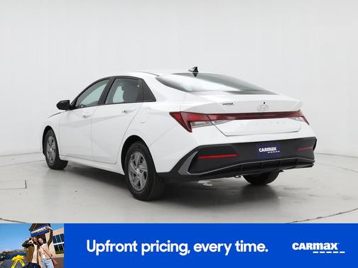 2024 Hyundai ELANTRA SE