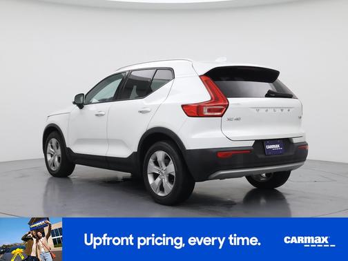 2022 Volvo XC40 T5 Momentum