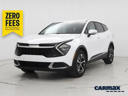 White 2023 Kia Sportage EX