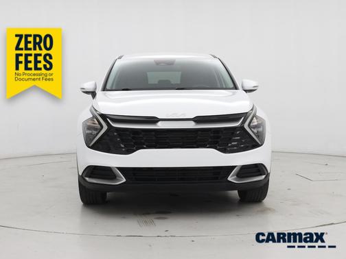 White 2023 Kia Sportage EX