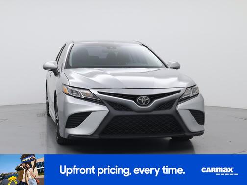 Silver 2018 Toyota Camry SE